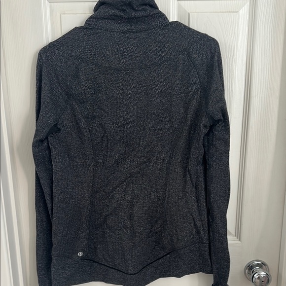 Lululemon Women's workout jacket size 10 - Picture 4 of 5